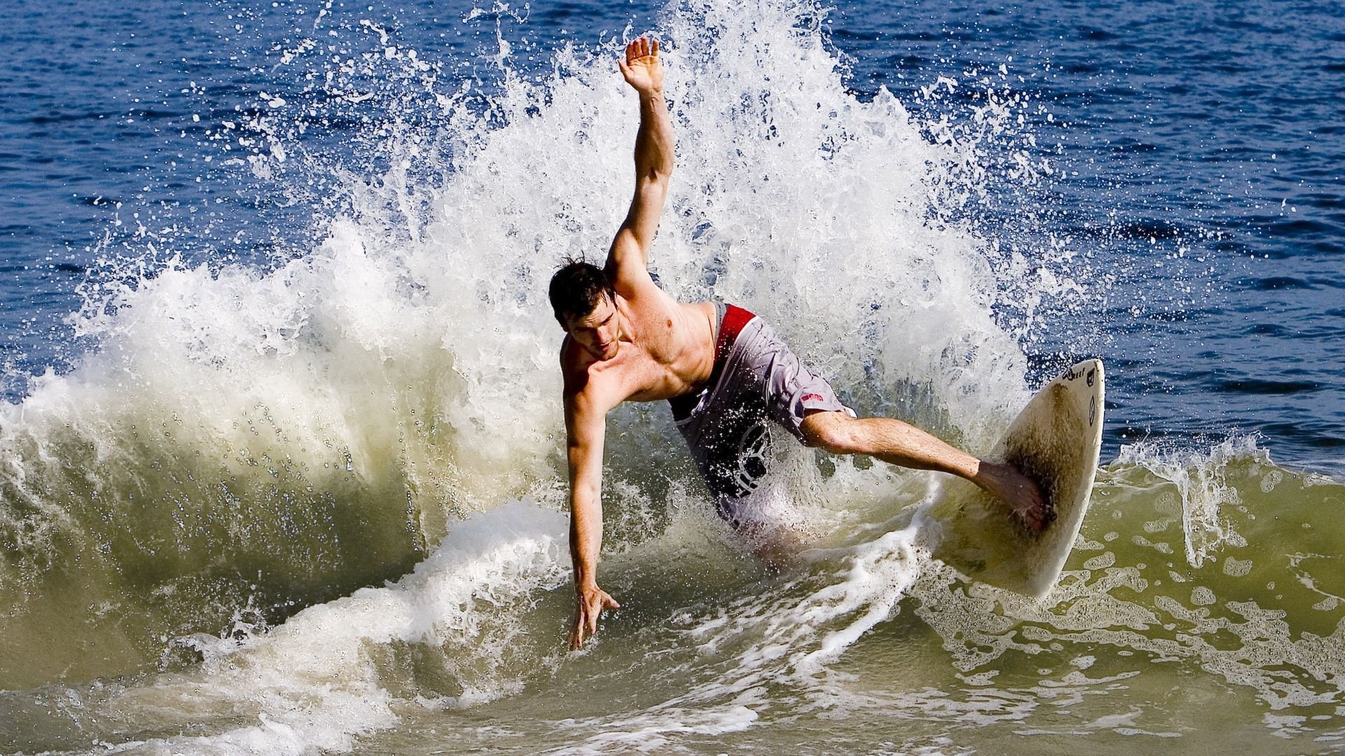 爱游戏官方-奇亚拉·佩拉卡尼与马泰奥·桑托罗完美诠释团队力量